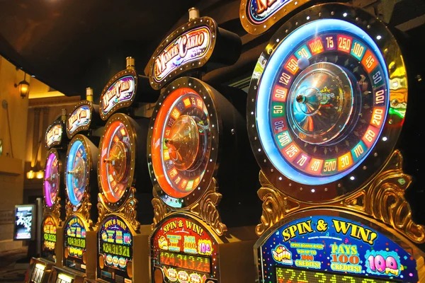 Arcade game interface showing multiplier and cash-out button